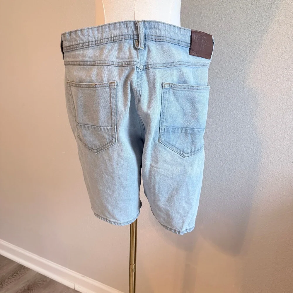Zara Man Denim Shorts Light Wash Blue Relaxed Fit Casual Minimalist Size 32